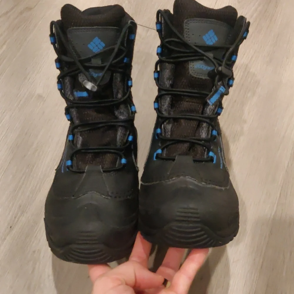 Columbia Bugaboot III 200 Grams Youth Black/Blue Winter Waterproof Boots Size 6